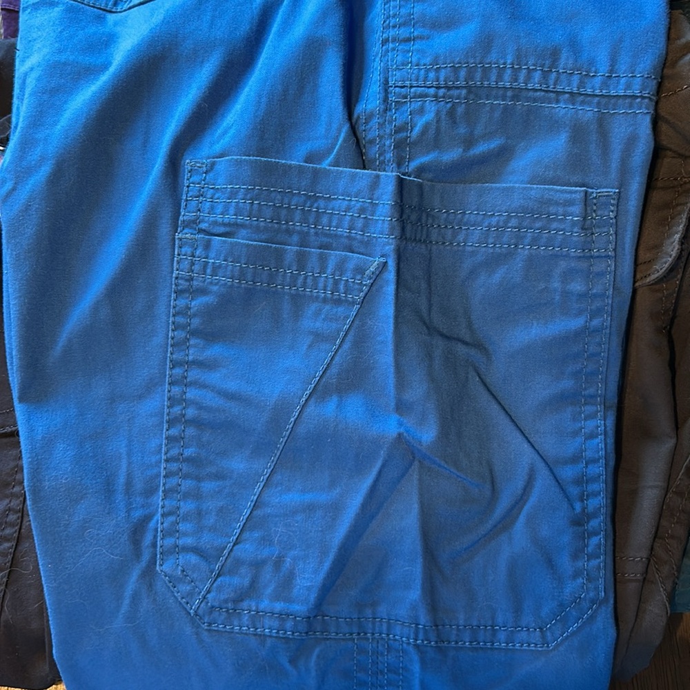 Woman’s dark gray Cargo Scrub Pants with 8 pockets - Picture 4 of 5